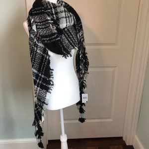 STEVE MADDEN Blanket Wrap Plaid Scarf